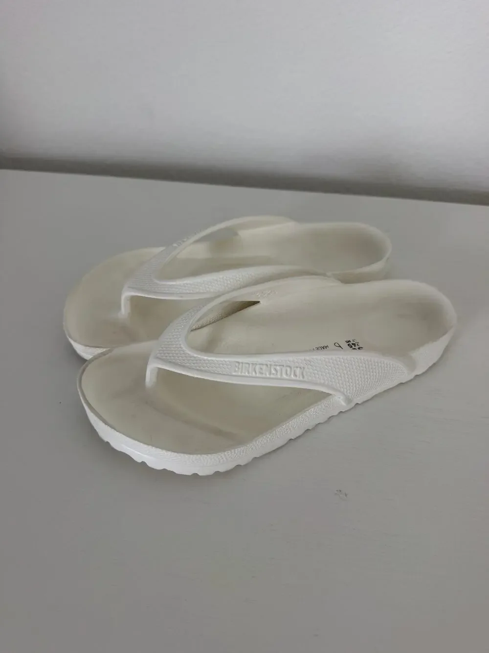 Birkenstock Womens Honolulu Thong Sandals White Rubber Size 38 womens 7